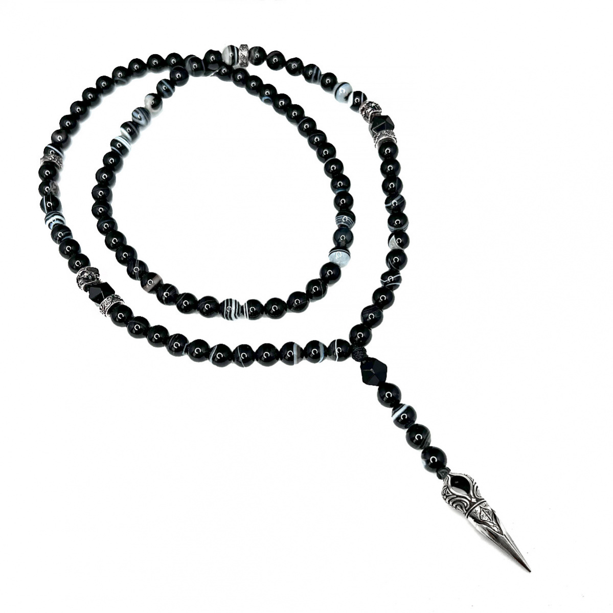 картинка Мужские бусы Оникс черепа от магазина Beadsbrand