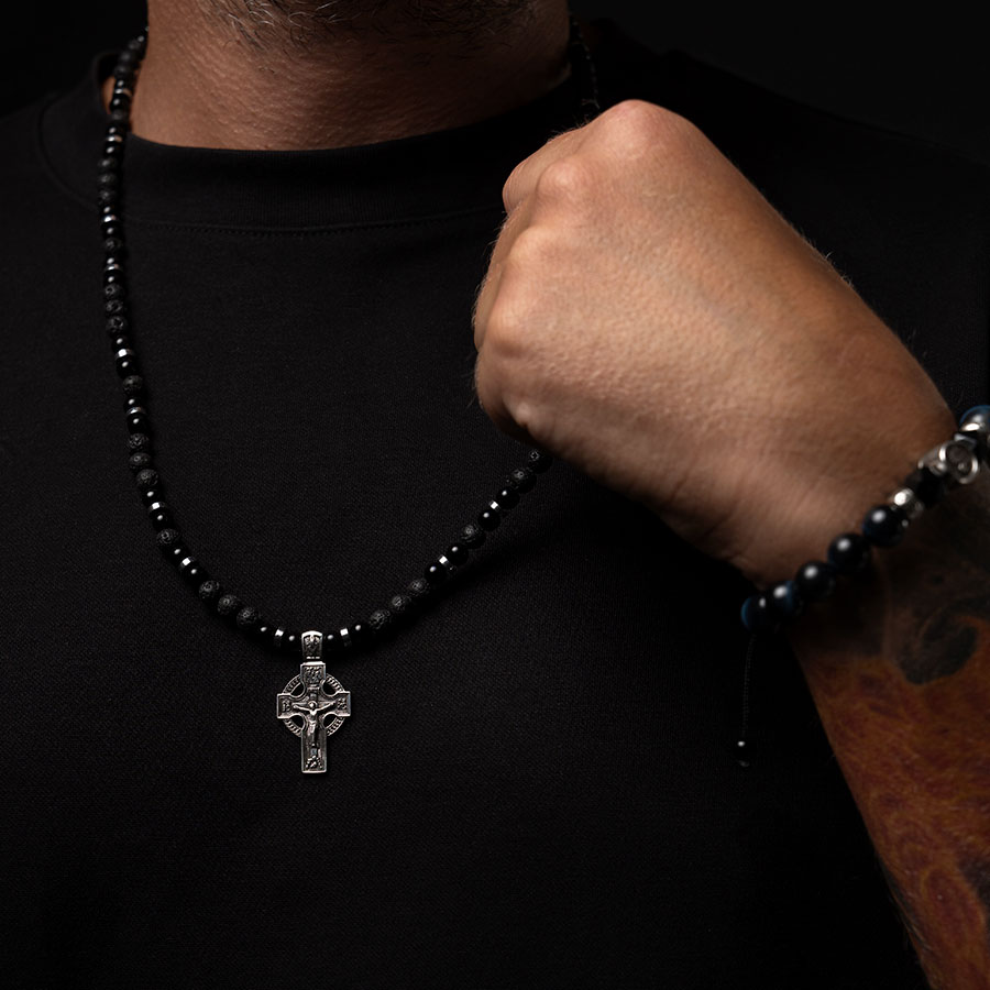 картинка Мужские бусы с крестом от магазина Beadsbrand