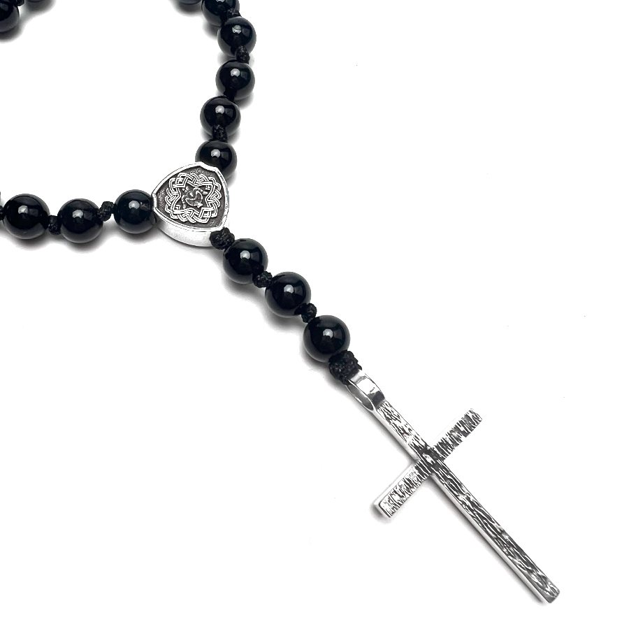 картинка Мужские бусы Агат с крестом от магазина Beadsbrand