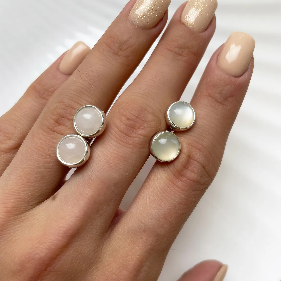 картинка Женские серьги пусеты с розовым кварцем от магазина Beadsbrand