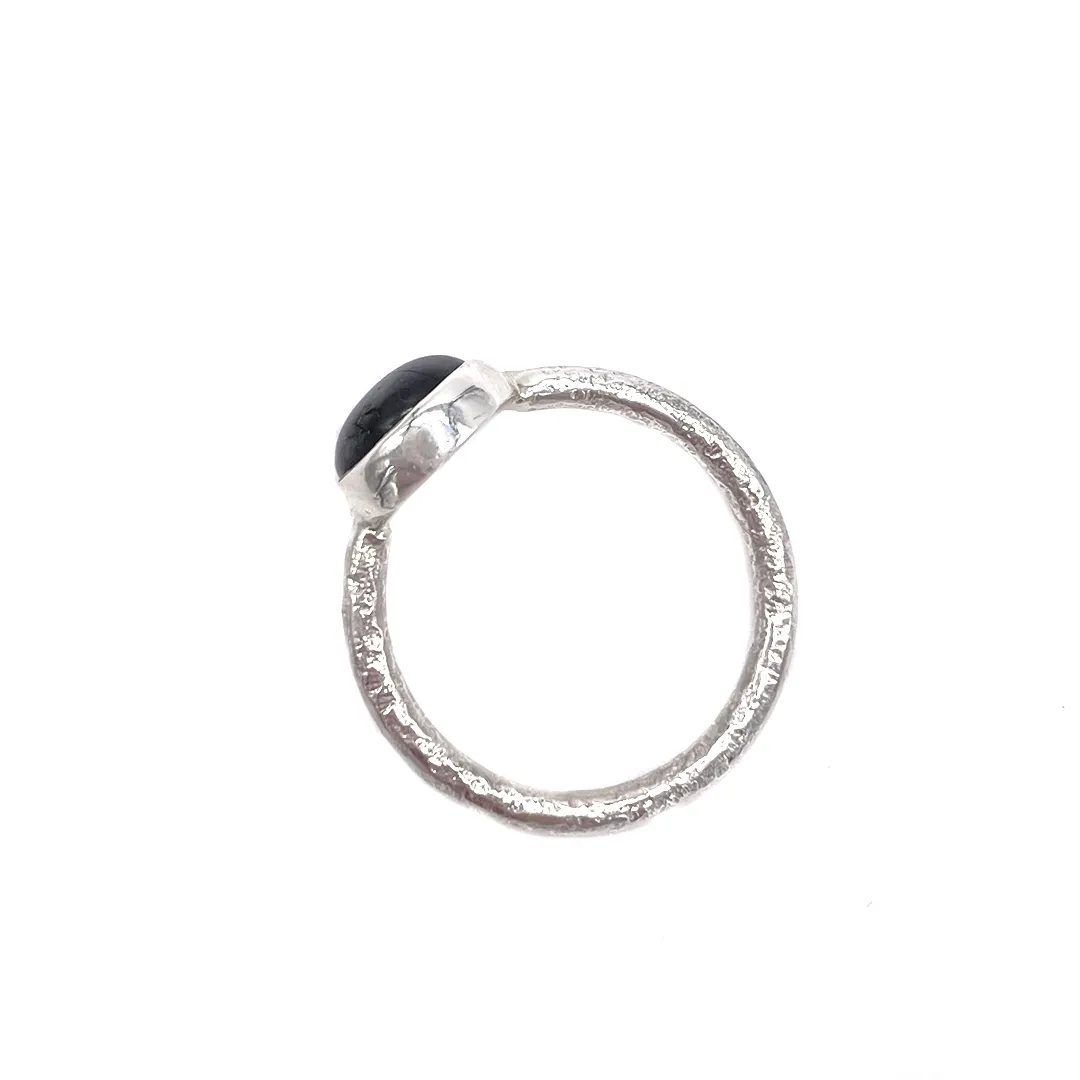 картинка Женское кольцо фактурное Лабрадор от магазина Beadsbrand