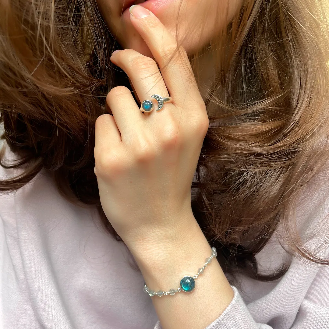 картинка Женское кольцо с лабрадором Луна от магазина Beadsbrand