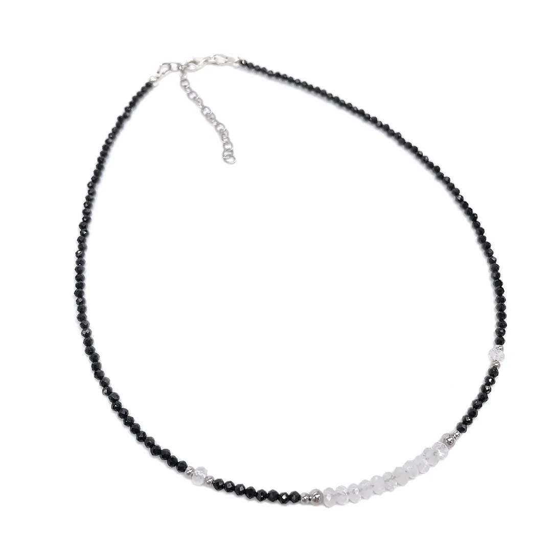 картинка Женский чокер из шпинели и лунного камня от магазина Beadsbrand