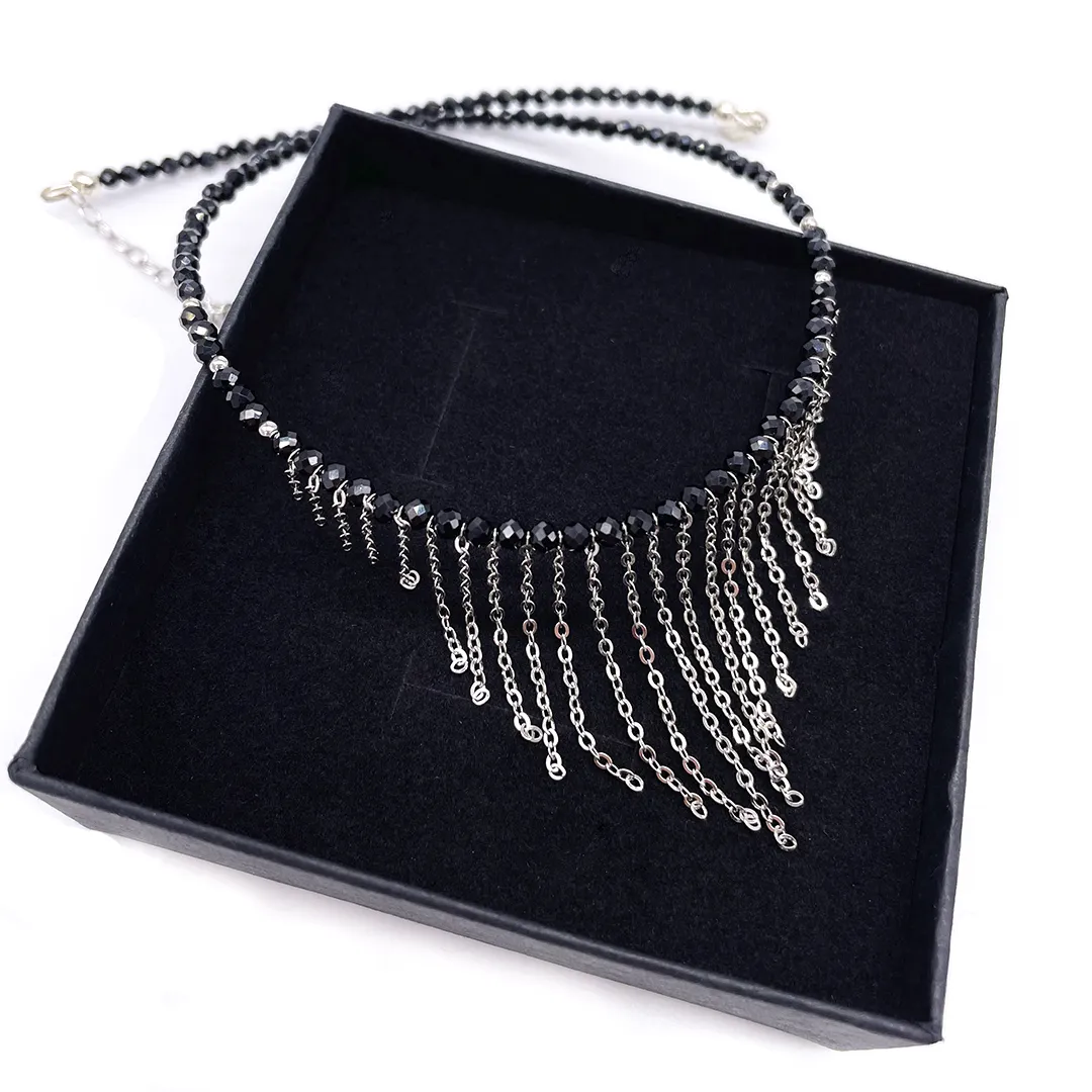 картинка Женский чокер из шпинели с цепочками от магазина Beadsbrand