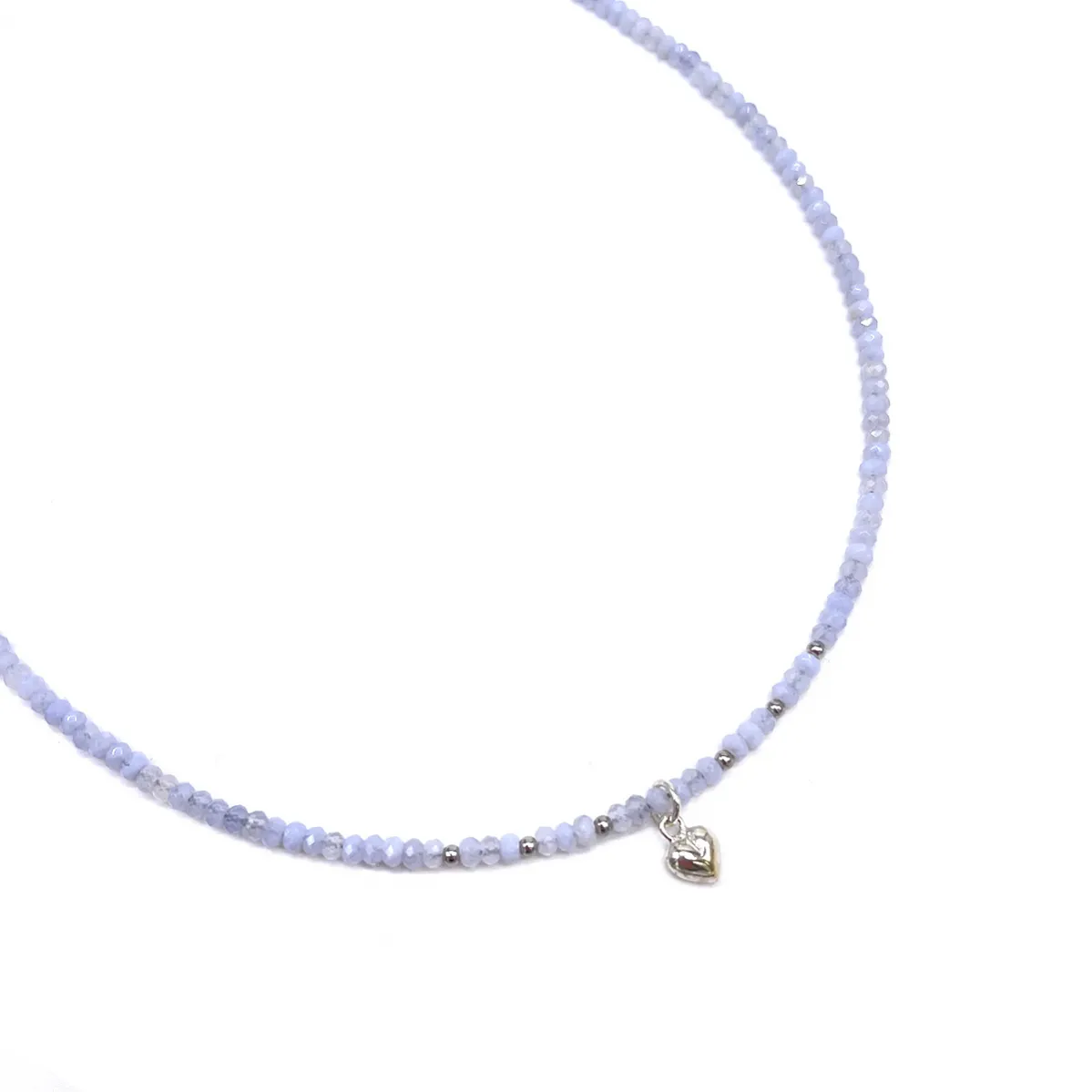 картинка Женский чокер из сапфирина с сердечком от магазина Beadsbrand