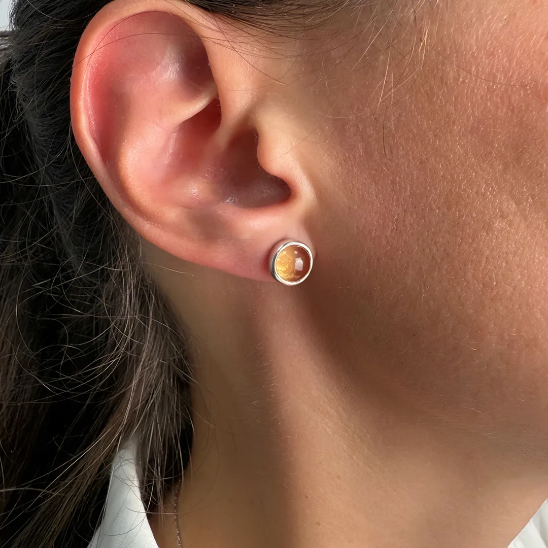 картинка Женские серьги пусеты с цитрином от магазина Beadsbrand