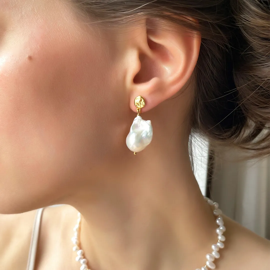 картинка Женские серьги с крупным барочным жемчугом от магазина Beadsbrand