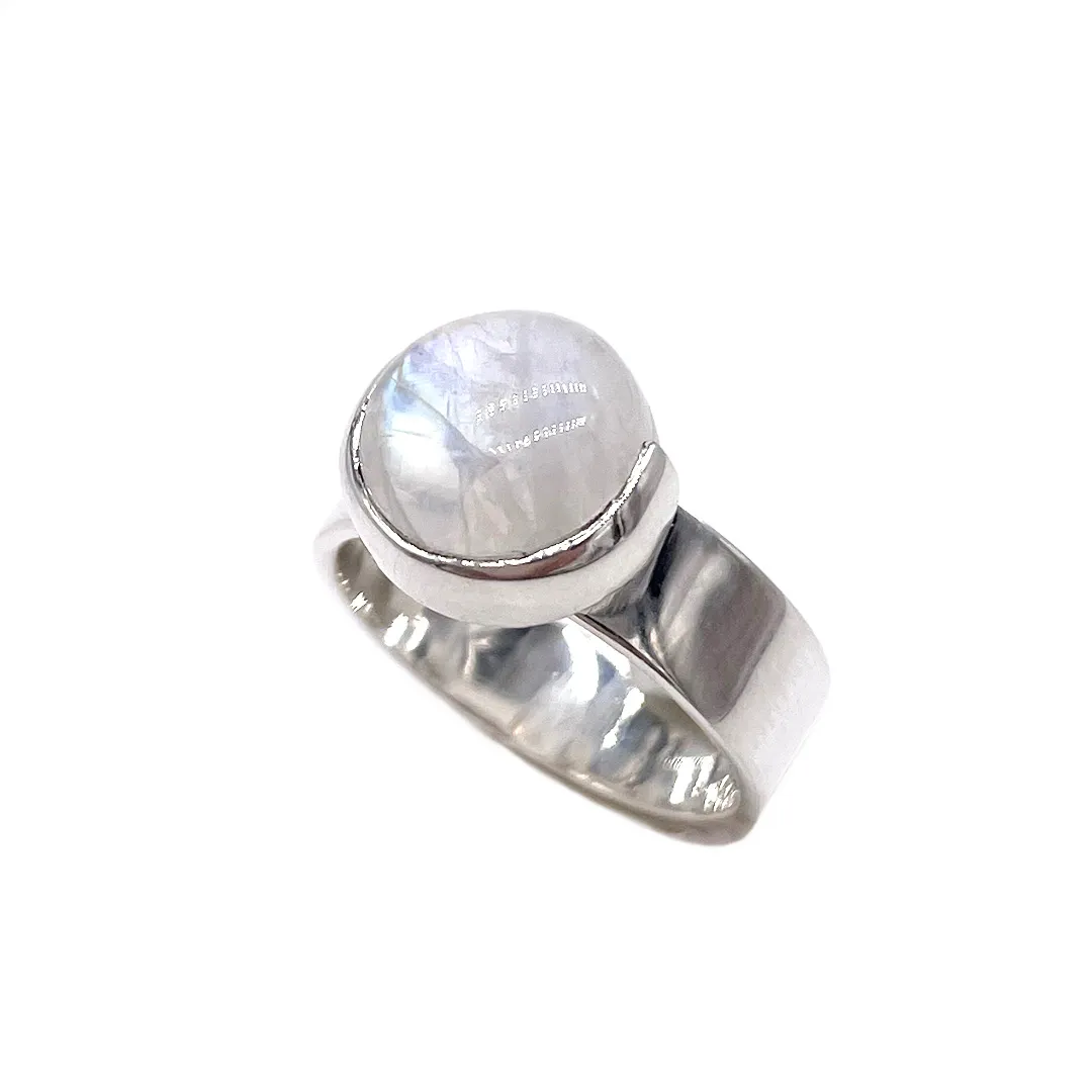 картинка Женское кольцо Лунный камень от магазина Beadsbrand