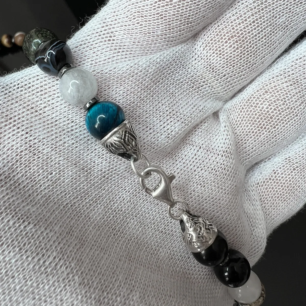 картинка Мужские бусы из натуральных камней и серебра от магазина Beadsbrand
