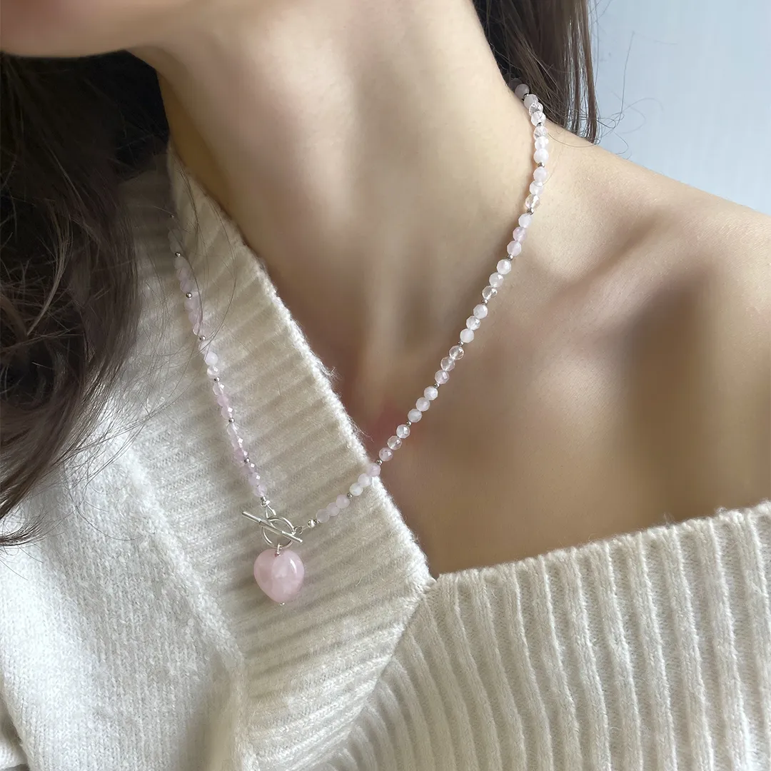 картинка Женское колье из розового кварца Сердце от магазина Beadsbrand