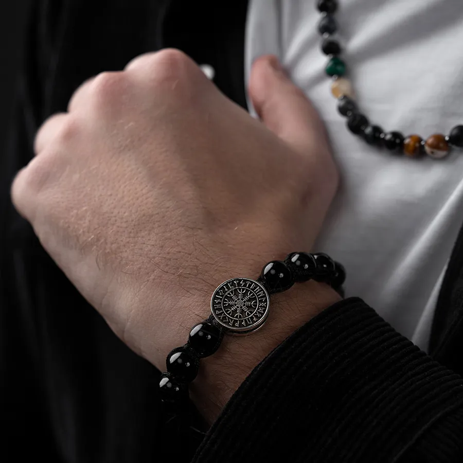 картинка Мужской браслет Шлем ужаса оникс от магазина Beadsbrand