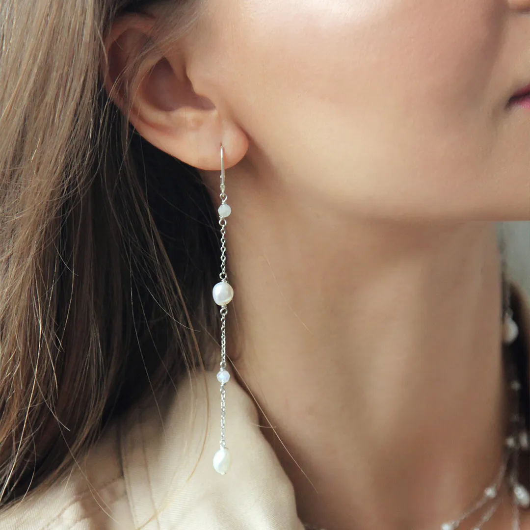 картинка Женские серьги с жемчугом и лунным камнем Дора от магазина Beadsbrand