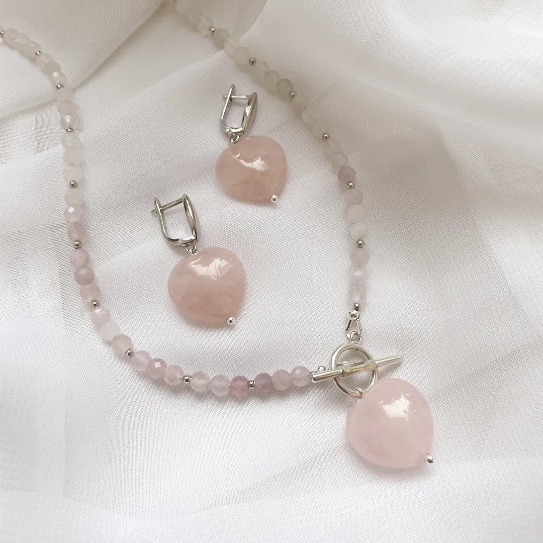 картинка Женское колье из розового кварца Сердце от магазина Beadsbrand