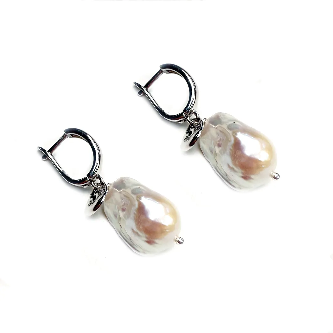 картинка Женские серьги из барочного жемчуга с лепестками от магазина Beadsbrand