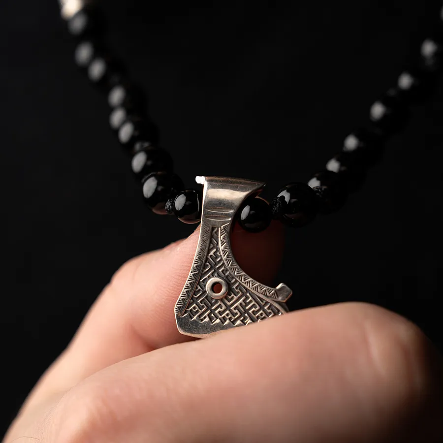 картинка Мужские бусы Секира Перуна от магазина Beadsbrand