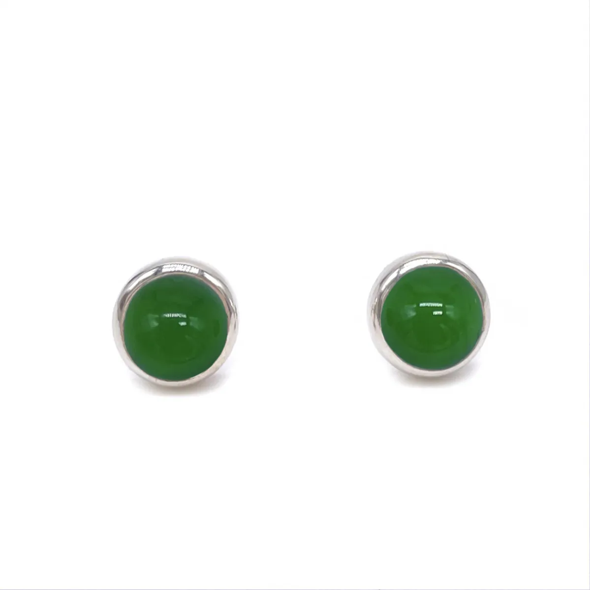 картинка Женские серьги пусеты с агатом зелёным от магазина Beadsbrand