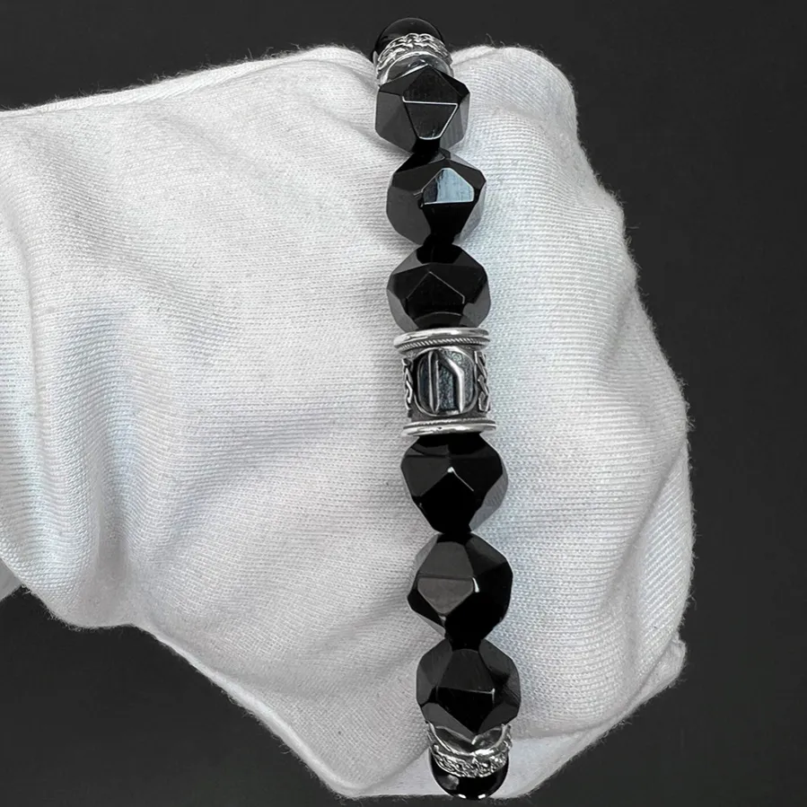 картинка Мужской браслет с руной Уруз от магазина Beadsbrand