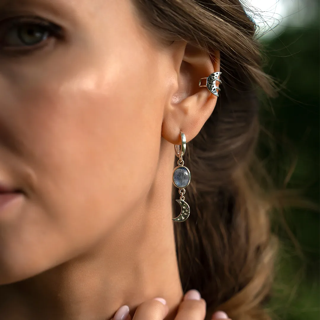 картинка Женский кафф из серебра с луной от магазина Beadsbrand