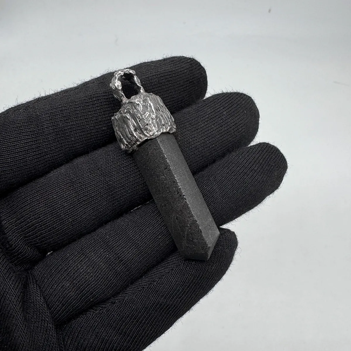 картинка Кулон с камнем Шерл от магазина Beadsbrand