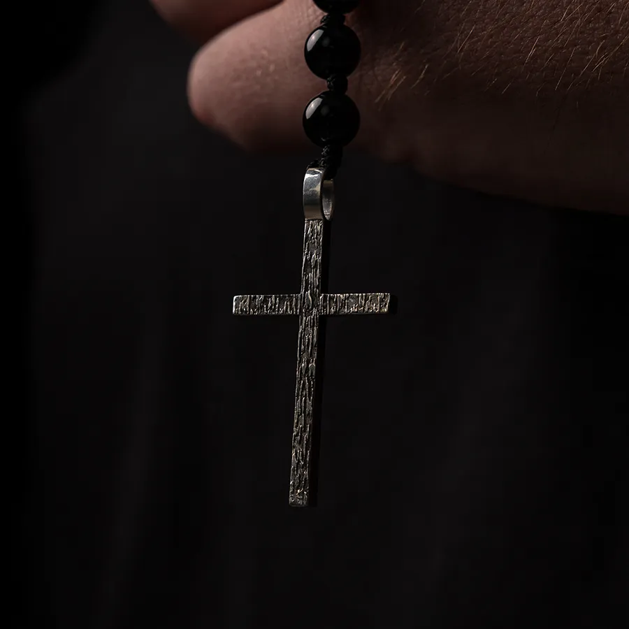 картинка Мужские бусы Агат с крестом от магазина Beadsbrand