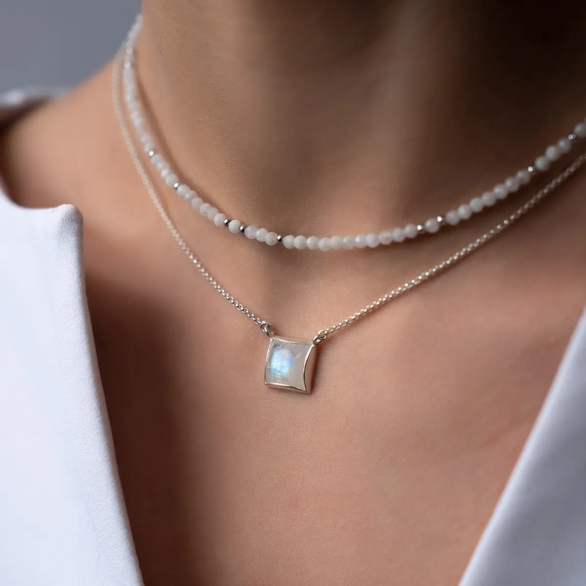 картинка Женская подвеска с квадратным лунным камнем Луна от магазина Beadsbrand