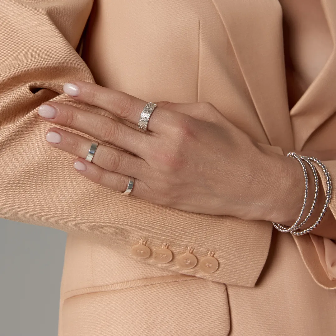 картинка Женское кольцо из серебра Лотос от магазина Beadsbrand